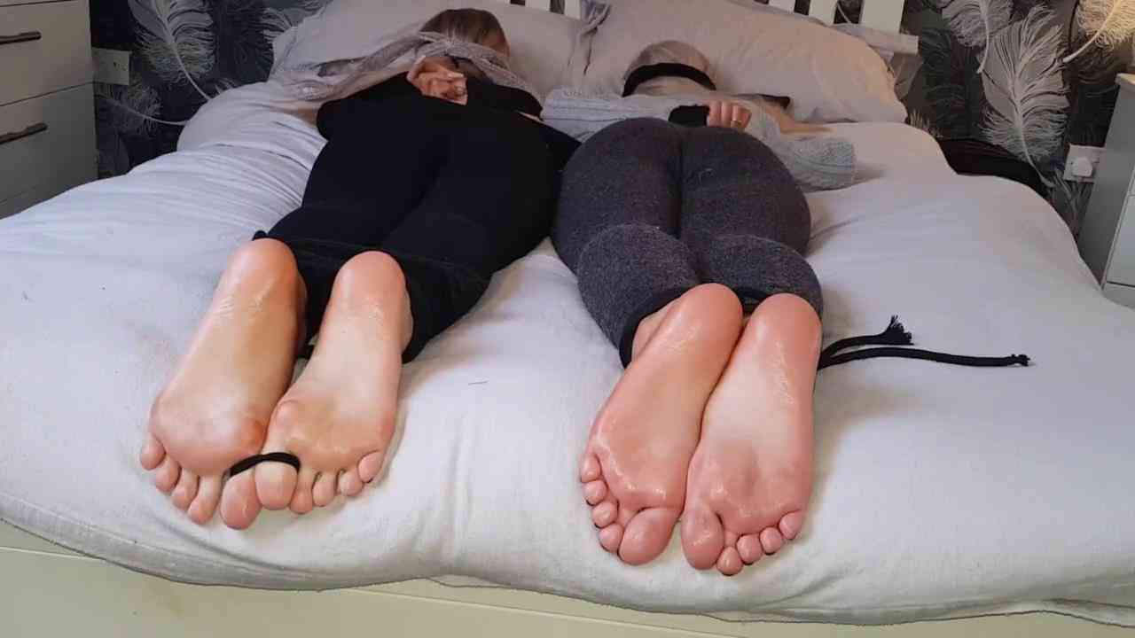 Watchticklingsister-FeetOiledBondagePorn(1)[00-22-31][20221114-13165109].jpg