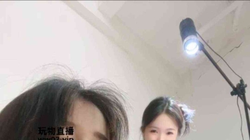 【时颜】高颜值闺蜜的爱好，近距离羞涩嗦甜大白脚丫