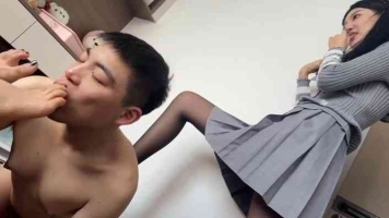 双摸恋足版纯福利不解释