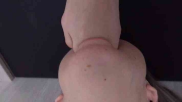 主妇Molly跪tian红发酒吧女脏鞋底！tianjio嗦脚趾！