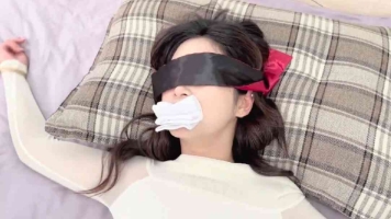 失联的闺蜜-被人大字挠痒