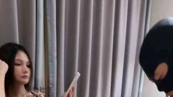 【夏桑】美女太狠了，飞起一脚正中蛋蛋04315