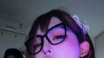 【白婉苏】姐妹花互tian酸臭丝袜脚，激情舌吻