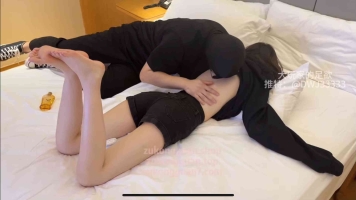【通城大玩家】tian高中生白袜37码超嫩美脚