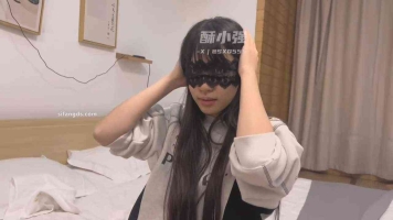 【酥小强】约女大学生边tian脚边挠痒