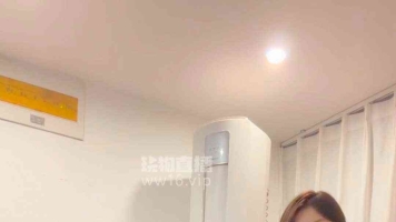 【七七】全程吸吮青春学生妹妹白袜嫩脚丫