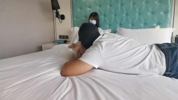 玩tian怕痒小姐姐的jio